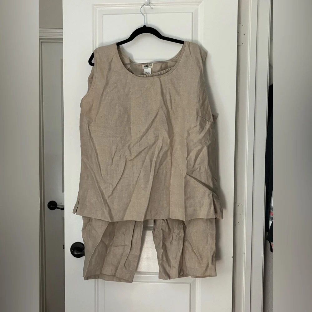 Vikki Vi Tan Sleeveless Top - Picture 1 of 2
